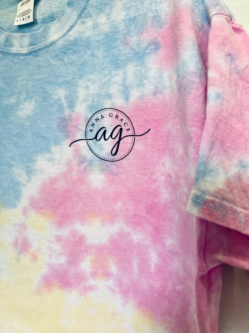 ANNA GRACE Tie Dye Tee.  Sz Large.  Pink and Blue with Pineapple Graphic.
